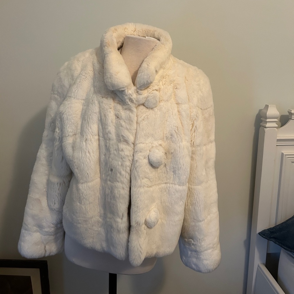 EUC Vintage DD collection white rabbit women’s coat